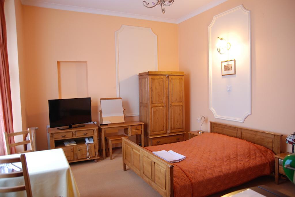 Hotel Palacyk Легница Номер фото