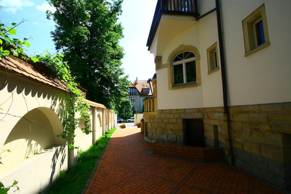 Hotel Palacyk Легница Экстерьер фото