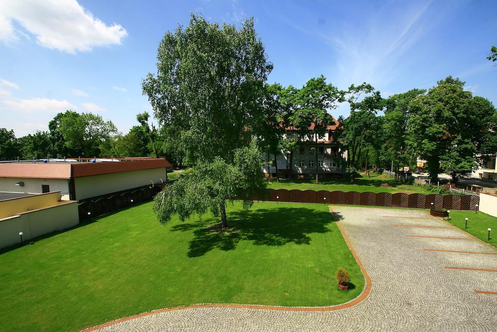 Hotel Palacyk Легница Экстерьер фото