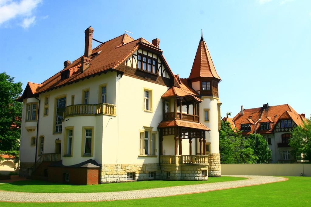 Hotel Palacyk Легница Экстерьер фото