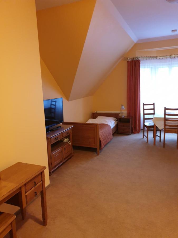 Hotel Palacyk Легница Экстерьер фото